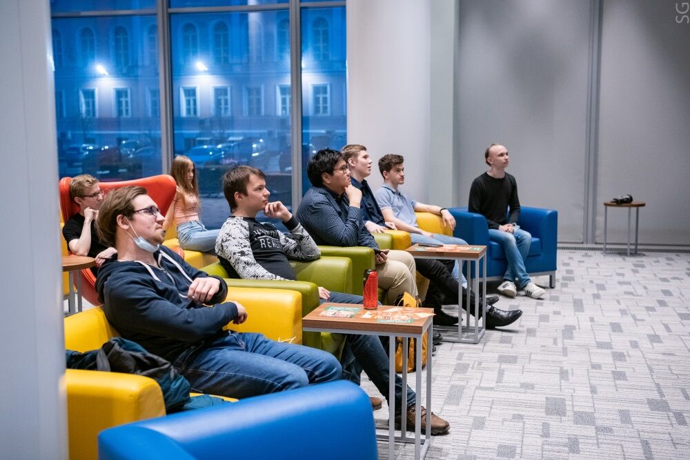 Фотография болельщиков киберспортивных соревнований