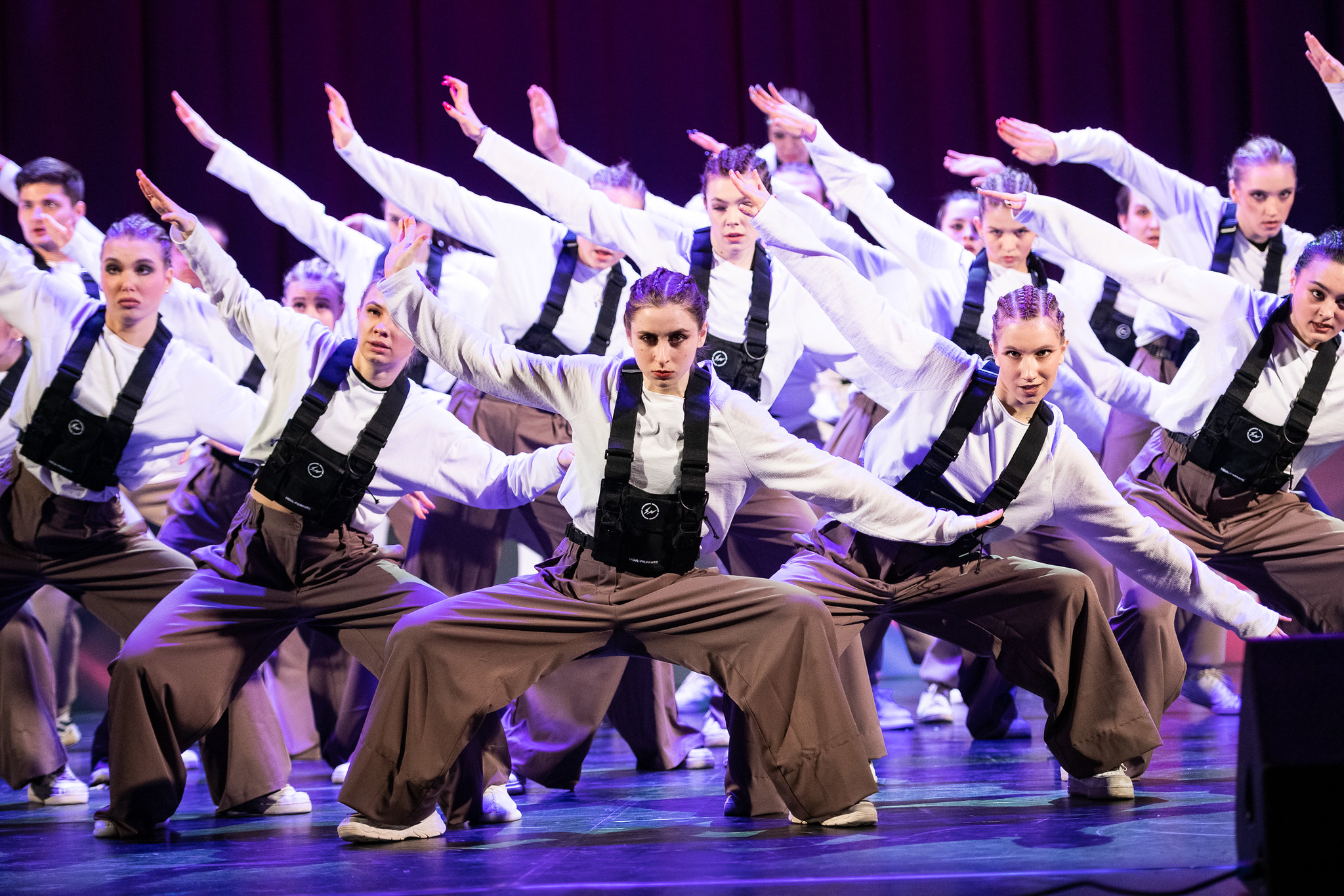 Необычные танцевальные номера в исполнении студентов