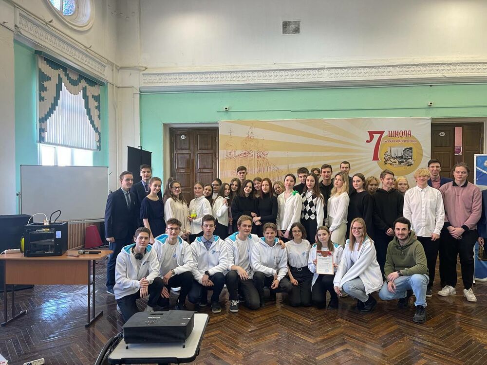 На фотографии члены Студенческого конструкторского бюро