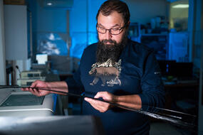 Ученый в лаборатории