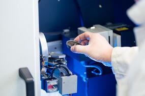 Артём Король за работой